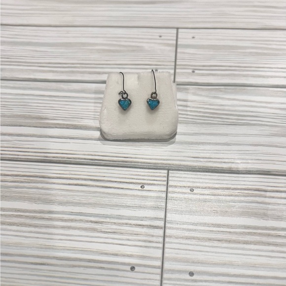 Vintage Native Turquoise Heart Shape Dangle Earrings - Picture 4 of 7